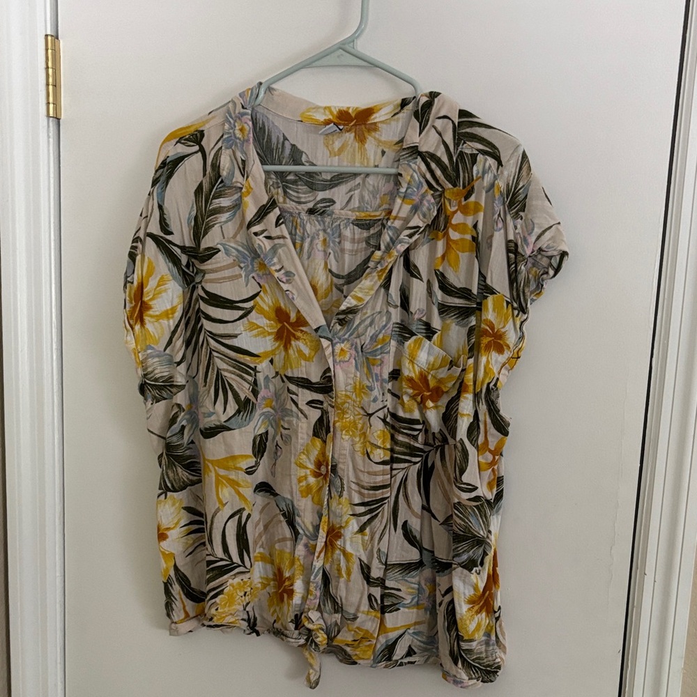 Old Navy Cream Floral Short Sleeve Tie-Hem Blouse